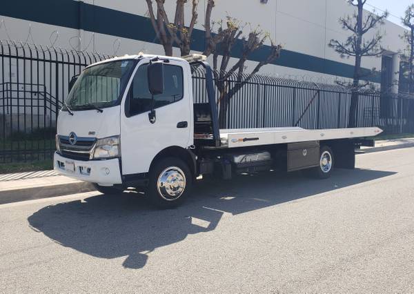 2015 Hino 195h with Champion Tow Truck for sale in San Diego, CA