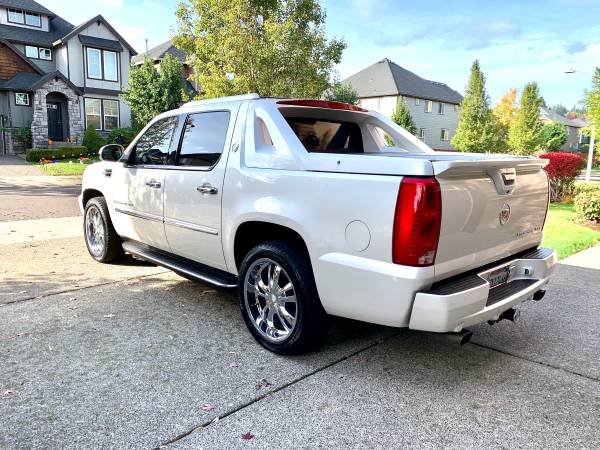 2007 Cadillac Escalade EXT 1 Owner 61K Original Miles Fully Loaded for sale in Happy valley, OR – photo 3