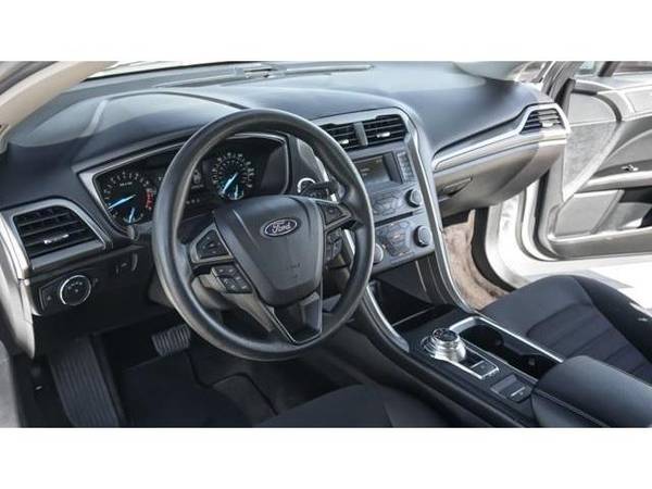 2017 Ford Fusion sedan SE - Oxford White for sale in Corsicana, TX – photo 9