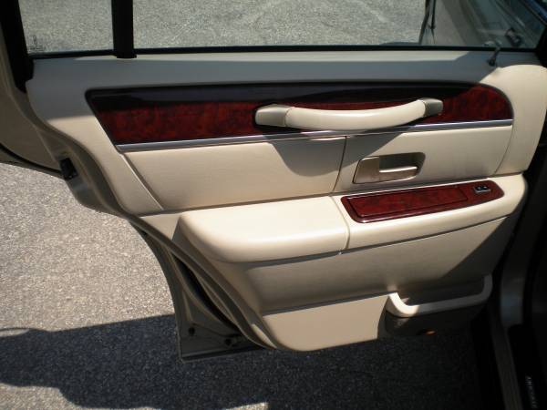 Lincoln Town Car Signature Luxury Sedan 97K miles 1 Year Warranty for sale in hampstead, RI – photo 21