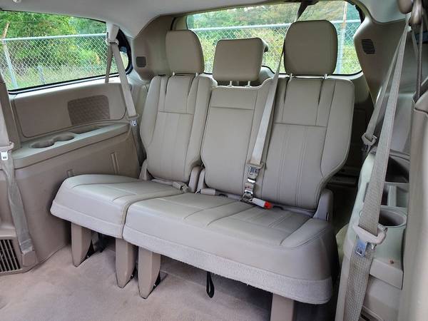Chrysler Town & Country Touring Leather DVD Player And Rear Air Cheap for sale in Boone, NC – photo 14