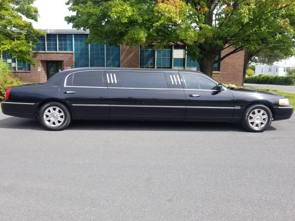 2006 Lincoln Town Car 6 Passenger Limousine - cars & trucks - by... for sale in Clifton Park, NY – photo 2