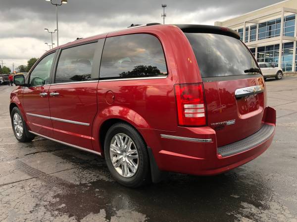 Clean! 2008 Chrysler Town & Country! Guaranteed Fiinance! for sale in Ortonville, MI – photo 3