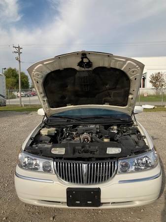 1998 Lincoln Town Car - cars & trucks - by owner - vehicle... for sale in St. Charles, MO – photo 7