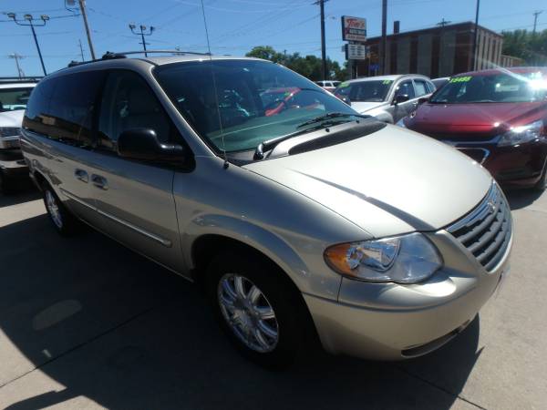 2005 Chrysler Town and Country Gold for sale in Des Moines, IA