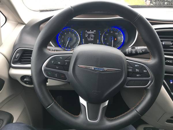 2017 Chrysler Pacifica Touring-L for sale in Eden Prairie, MN – photo 15