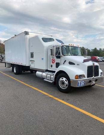 Expediter 2008 NON CDL Kenworth Box Truck Sleeper Expedite for sale in Strongsville, OH