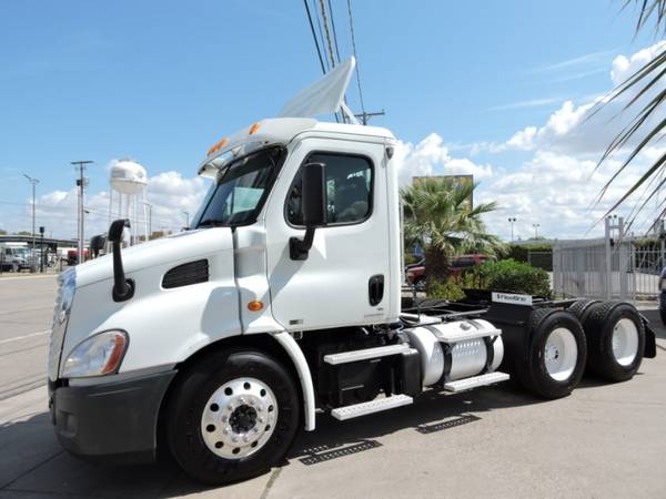 2011 FREIGHTLINER CASCADIA DAYCAB DD13 with for sale in Grand Prairie, TX – photo 4