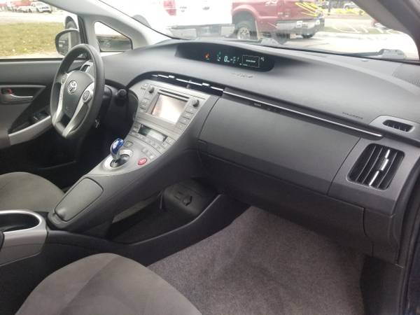 2013 Toyota Prius Prius III - - by dealer - vehicle for sale in Cedar Rapids, IA – photo 23
