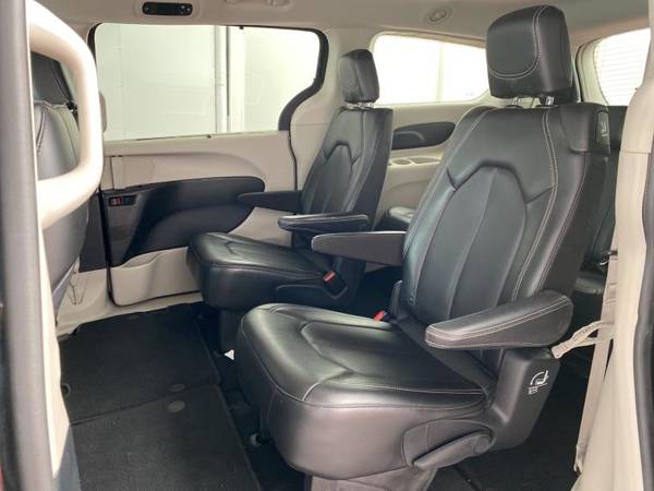 2020 Chrysler Voyager LXI Minivan - - by dealer for sale in Richmond Hill, NY – photo 18