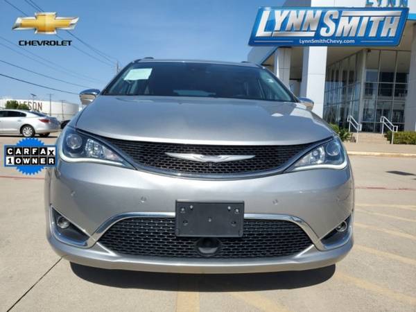 2017 Chrysler Pacifica Limited - - by dealer - vehicle for sale in Burleson, TX – photo 10