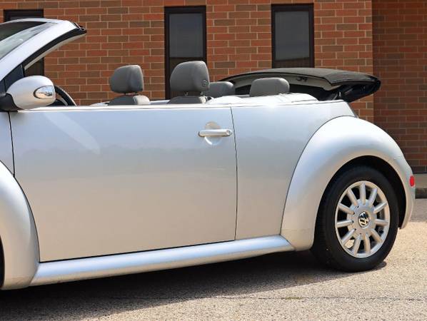 2004 VW NEW BEETLE CONVERTIBLE GLS 1-OWNER 91k-MILES MANUAL for sale in Elgin, IL – photo 4