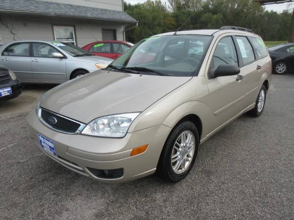 2007 Ford Focus SES Wagon - Automatic - Wheels - Low Miles - 102K! for sale in Des Moines, IA – photo 2