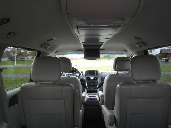 2013 Chrysier Town&Country for sale in Shakopee, MN – photo 9