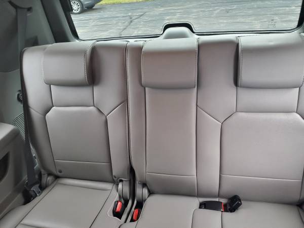 PRICED TO MOVE NICE 2010 HONDA PILOT EX-L - cars & trucks - by... for sale in Oshkosh, WI – photo 10
