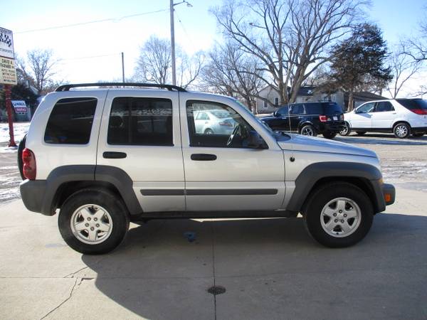 2005 Jeep Liberty Sport 4 Door 4X4 - - by dealer for sale in CENTER POINT, IA – photo 2