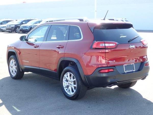 2014 Jeep Cherokee SUV Latitude (Deep Cherry Red Crystal for sale in Sterling Heights, MI – photo 6