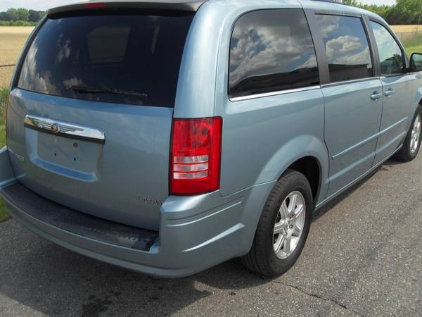 2008 CHRYSLER TOWN & COUNTRY - 3RD ROW - RUNS GREAT for sale in Montrose, MI – photo 5