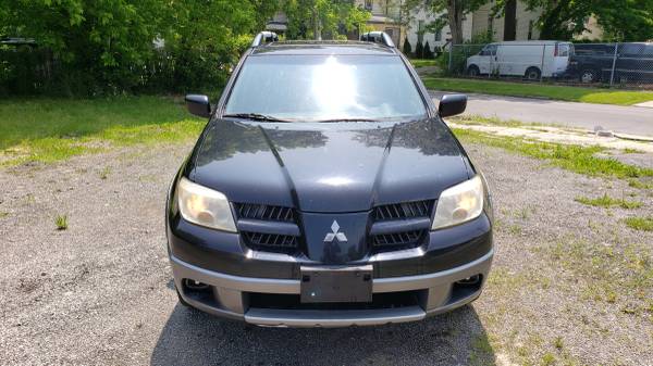 2005 Mitsubishi Outlander for sale in Lakewood, OH – photo 2
