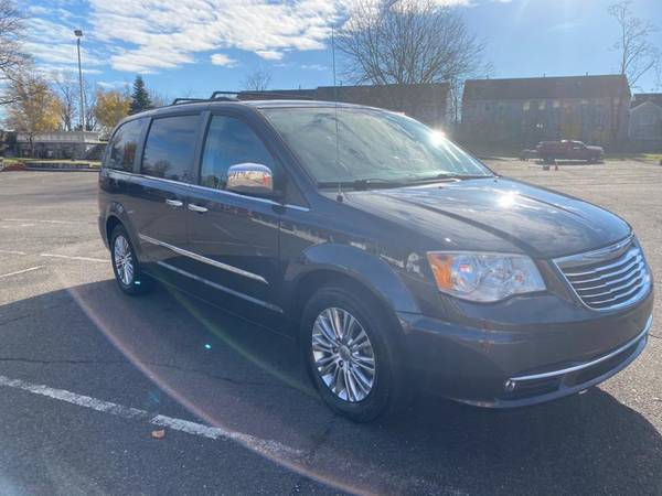 2013 Chrysler Town Country 4dr Wgn Touring-L -EASY FINANCING... for sale in Bridgeport, CT – photo 3