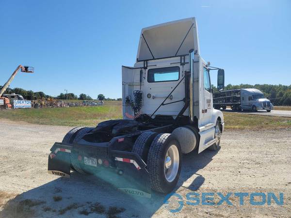 1999 Volvo VNL42T Single Axle - - by dealer - vehicle for sale in Pomona, MO – photo 4