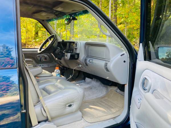 1997 Chevy suburban 2500 4x4 for sale in Weare, NH – photo 14
