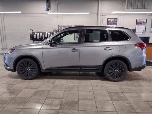 2020 Mitsubishi Outlander LE - SUV - - by dealer for sale in Waterford, MI – photo 4
