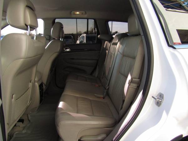 2013 Jeep Grand Cherokee RWD 4dr Laredo - cars & trucks - by dealer... for sale in Watauga (N. Fort Worth), TX – photo 21
