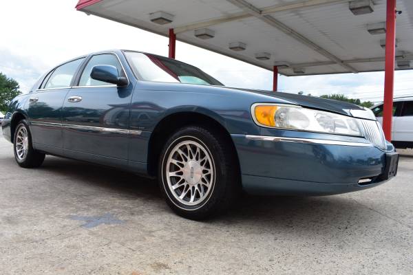 2001 LINCOLN TOWN CAR SIGNATURE SERIES 4.6 V6 123,000 MILES**SUNROOF** for sale in Greensboro, NC – photo 5