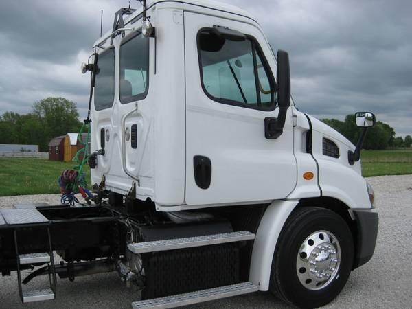 2015 Freightliner Cascadia 113 Daycab Great WB & Lightweight! for sale in Other, IL – photo 10