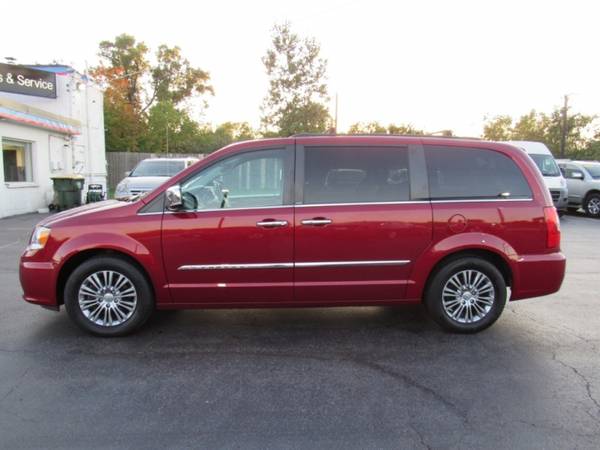 2013 Chrysler Town & Country Touring L for sale in Grayslake, IL – photo 3