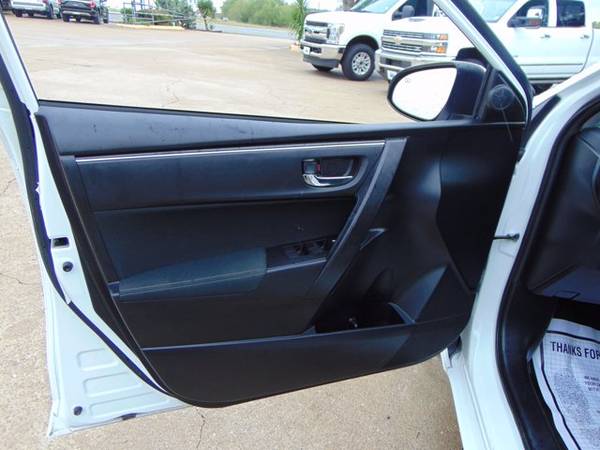 2019 Toyota Corolla Le (*Mileage: 30,543!) - cars & trucks - by... for sale in Devine, TX – photo 5