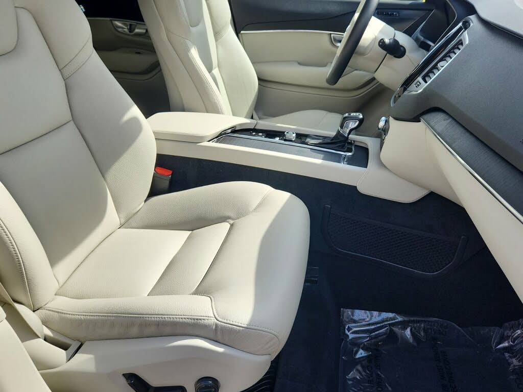 2020 Volvo XC90 Hybrid Plug-in T8 Momentum 7-Passenger eAWD for sale in Falls Church, VA – photo 13