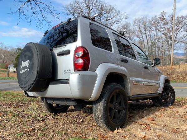 2007 Jeep Liberty 4x4 - cars & trucks - by owner - vehicle... for sale in Glade Hill, VA – photo 5