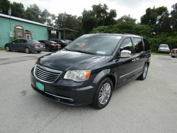 2014 Chrysler Town & Country - - by dealer - vehicle for sale in Hernando, FL