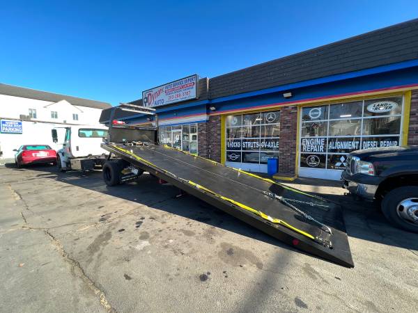 International 4300 tow truck rollback ramp truck for sale in Hamden, CT – photo 21