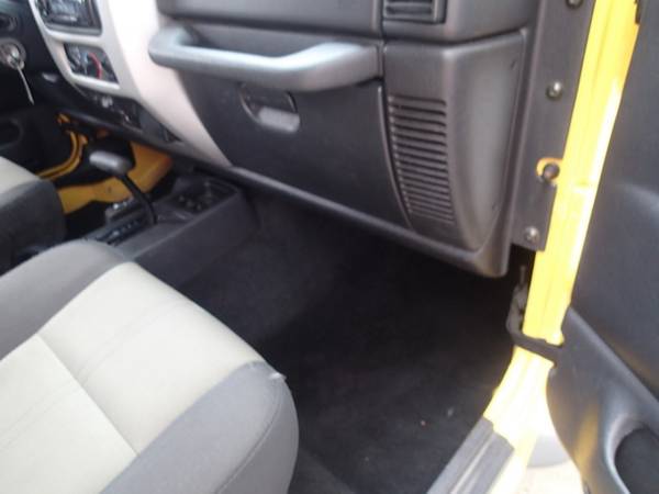 2004 Jeep Wrangler Columbia Edition, 6 cyl, automatic, CLEAN! for sale in Chicopee, MA – photo 15