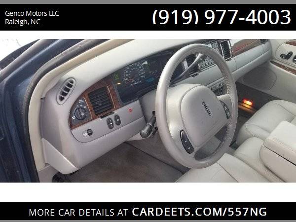 2001 LINCOLN TOWN CAR EXECUTIVE, Blue - - by dealer for sale in Raleigh, NC – photo 17