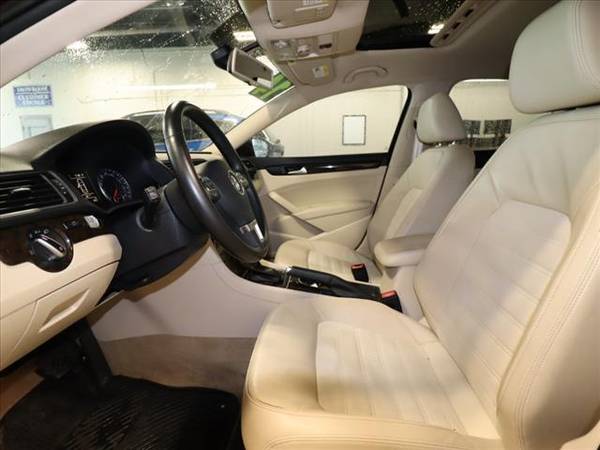 2014 Volkswagen Passat 2.0L TDI SEL Premium - sedan for sale in Waterford, MI – photo 13