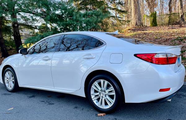 2013 Lexus ES 350 - Starfire Pearl - cars & trucks - by owner -... for sale in Wallingford, CT – photo 2