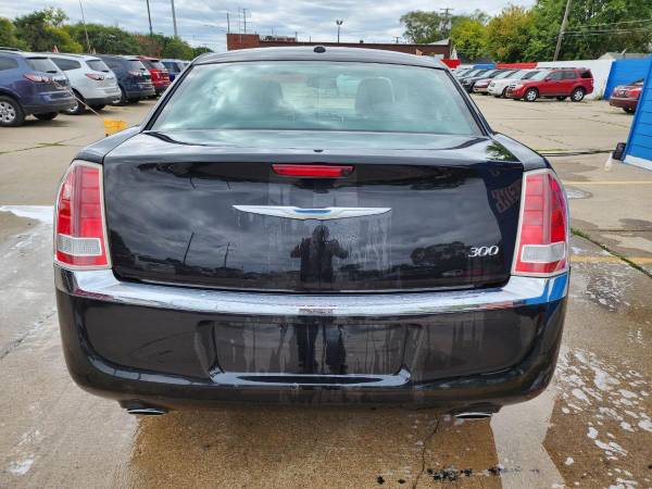 2011 Chrysler 300 Base 4dr Sedan - BEST CASH PRICES AROUND! - cars & for sale in warren, OH – photo 4
