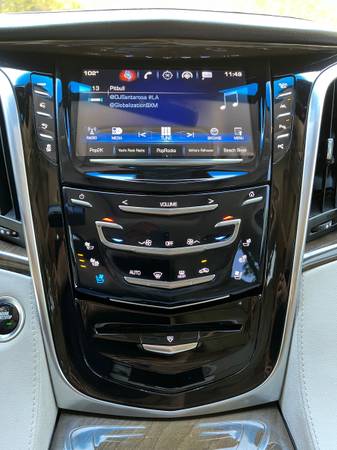 2019 Cadillac Escalade Luxury - - by dealer - vehicle for sale in Gladewater, TX – photo 20