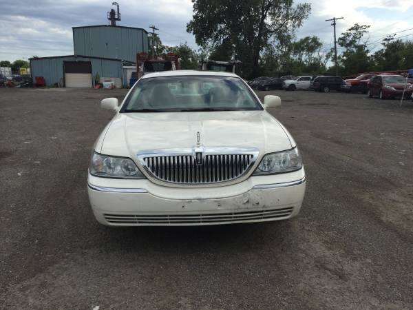 2007 Lincoln Town Car Limited V8 - - by dealer for sale in Dearborn, MI