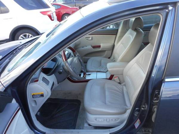 2006 Hyundai Azera Limited leather Moonroof, Nice miles loaded for sale in Waukesha, WI – photo 8