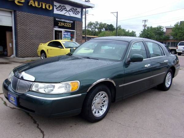 1998 Lincoln Town Car Signature 4dr Sedan with - - by for sale in Sioux Falls, SD – photo 4