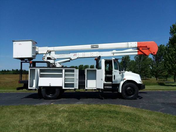 53k Miles 60' Material Handling 2004 International 4300 Bucket Truck for sale in Hampshire, OK – photo 3