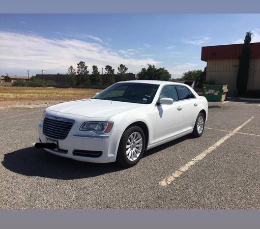 2014 Chrysler 300 - (CLEAN) title on hand for sale in El Paso, TX