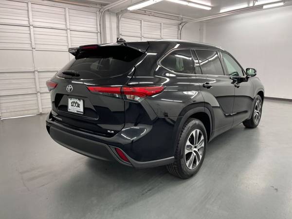 2020 Toyota Highlander XLE - cars & for sale in PUYALLUP, WA – photo 3