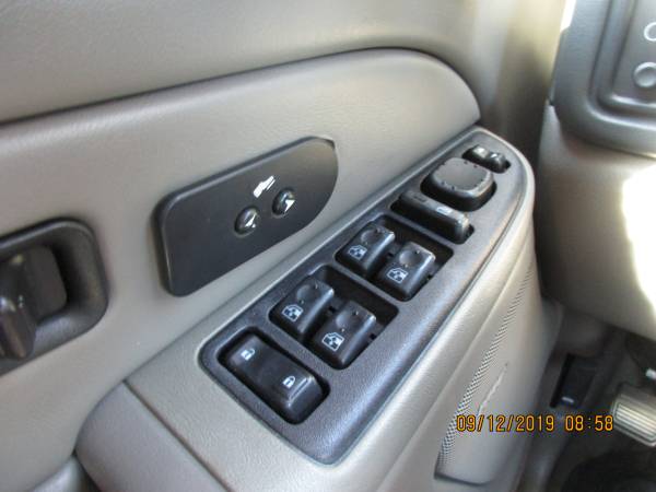 2004 CHEVY SUBURBAN LT ***3RD ROW SEATING*** for sale in Sarasota, FL – photo 21