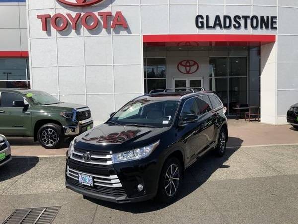 2017 Toyota Highlander XLE CALL/TEXT - - by dealer for sale in Gladstone, OR